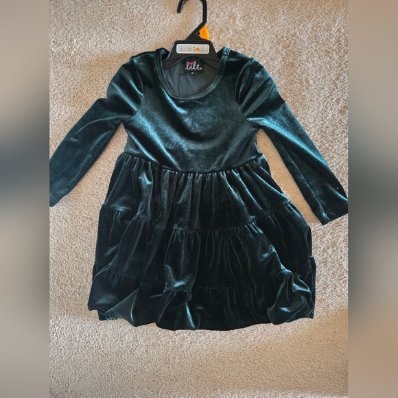 Toddler Holiday Green ruffled velvet dress size 3T - Picture 2 of 3